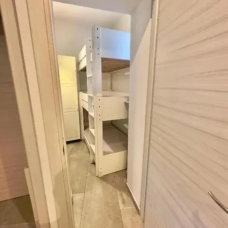 Charming In With Balcony Apartment *